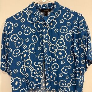 Never worn Forever 21 Blue and White Floral Crop Top